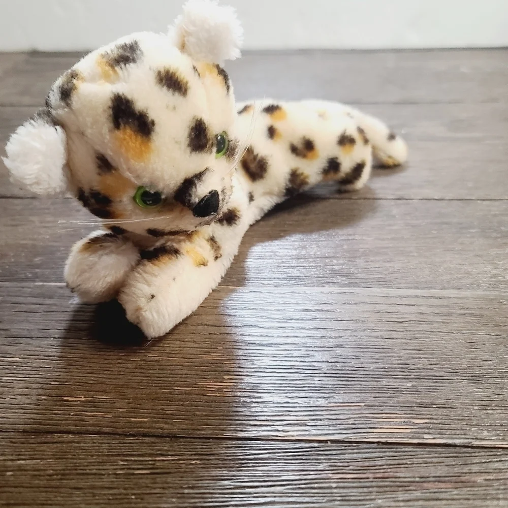 Vintage 70s 1976 R. Dakin Leopard Cheetah Cat Beanie Plush Green Eyes
